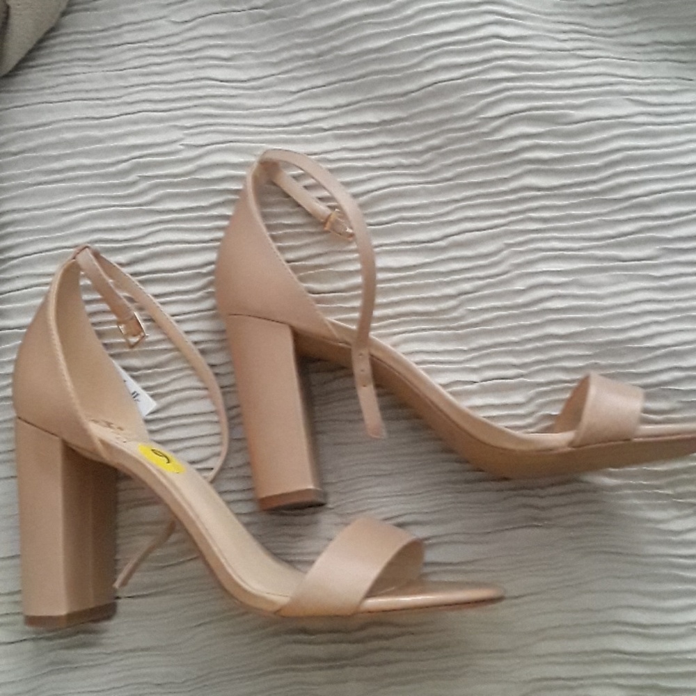 Beautiful Vince Camuto Sandals Heel 9